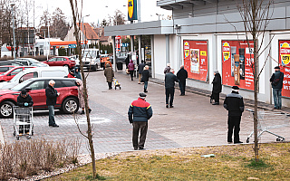 Elbląski oddział PCK apeluje do właścicieli sklepów. Chodzi o „godziny dla seniora”